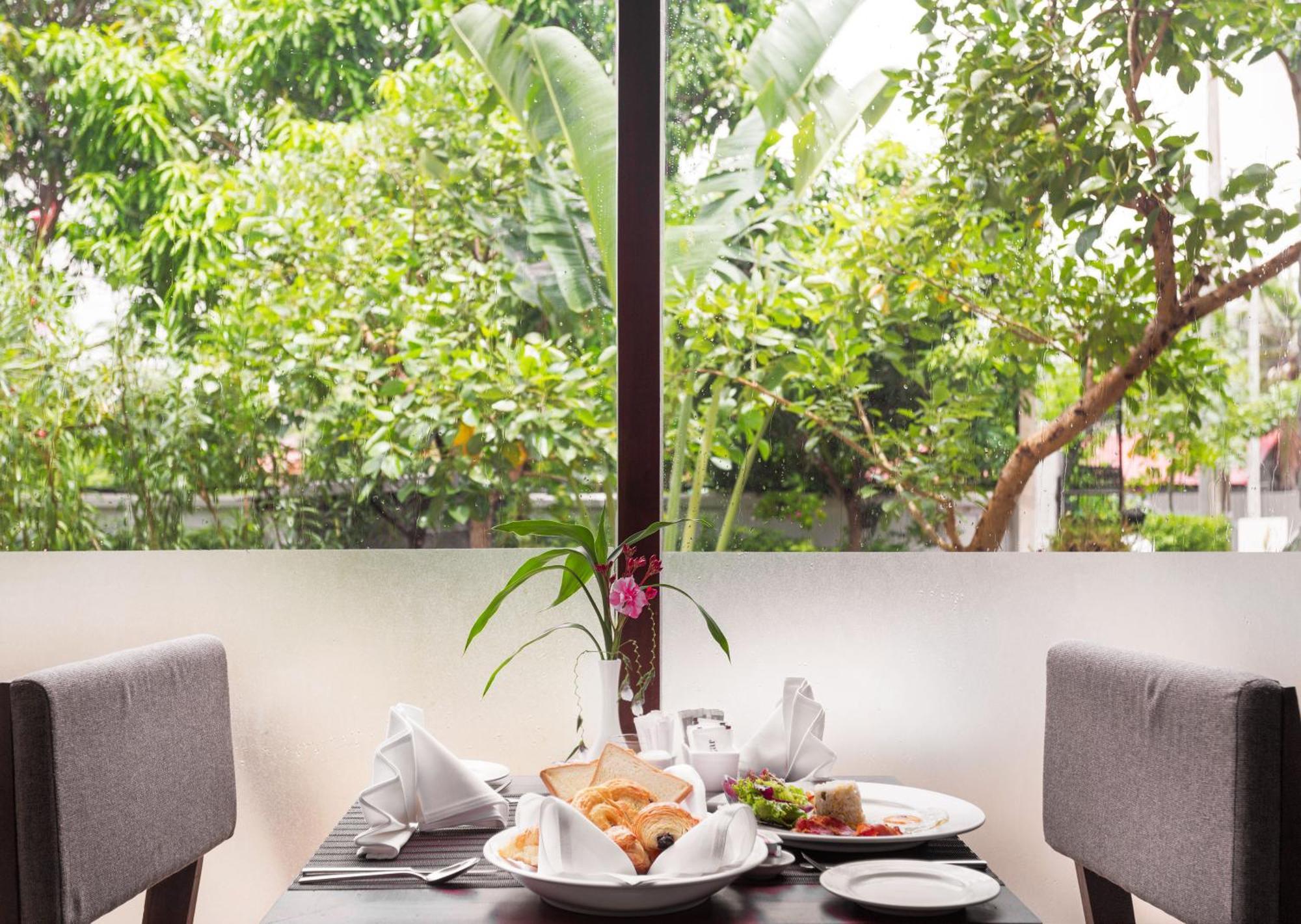 The Calm Oasis Hotel Siem Reap Buitenkant foto